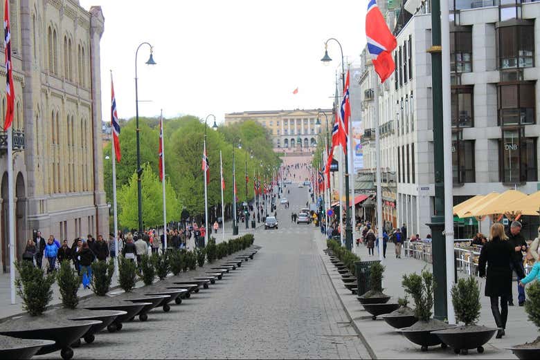 Stroll around the city's top landmarks
