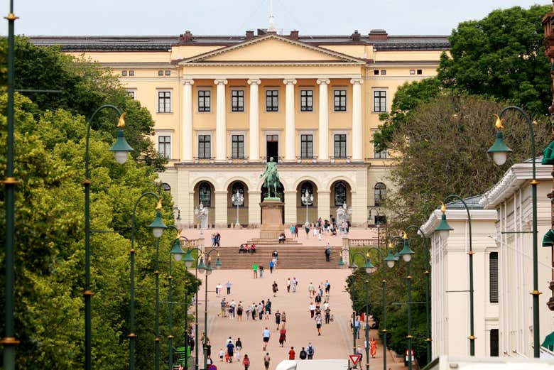 Camminando in direzione del Palazzo Reale