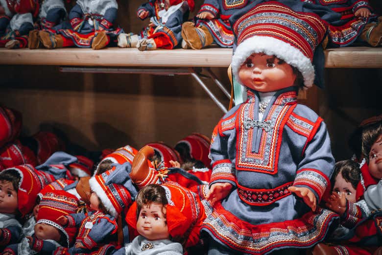 Descubrid la artesanía tradicional en los puestos de Navidad