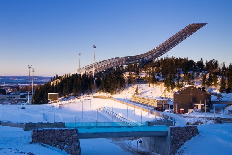 Holmenkollen, o trampolim para saltos de esqui
