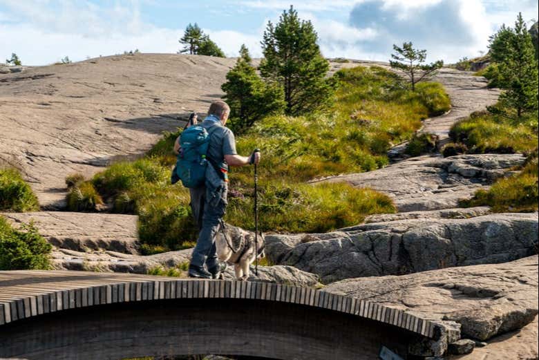 Caminhando até o topo da Rocha do Púlpito