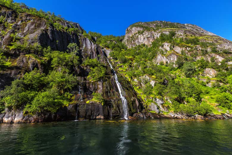 Cascade de Trollfjord