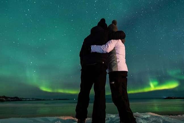Contemplando la noche de Gimsøya