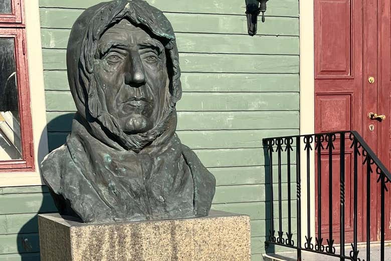Busto do explorador norueguês Roald Amundsen