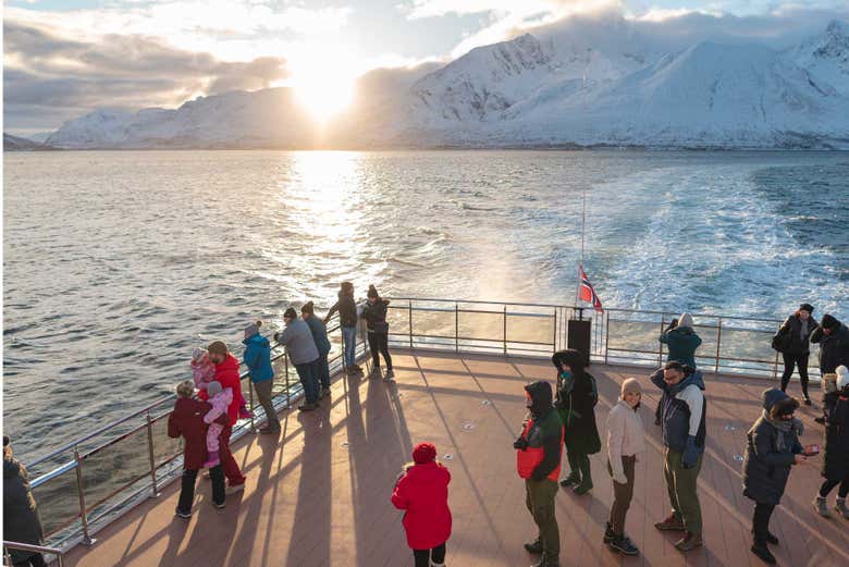 Disfrutando de las vistas del mar del norte de Noruega