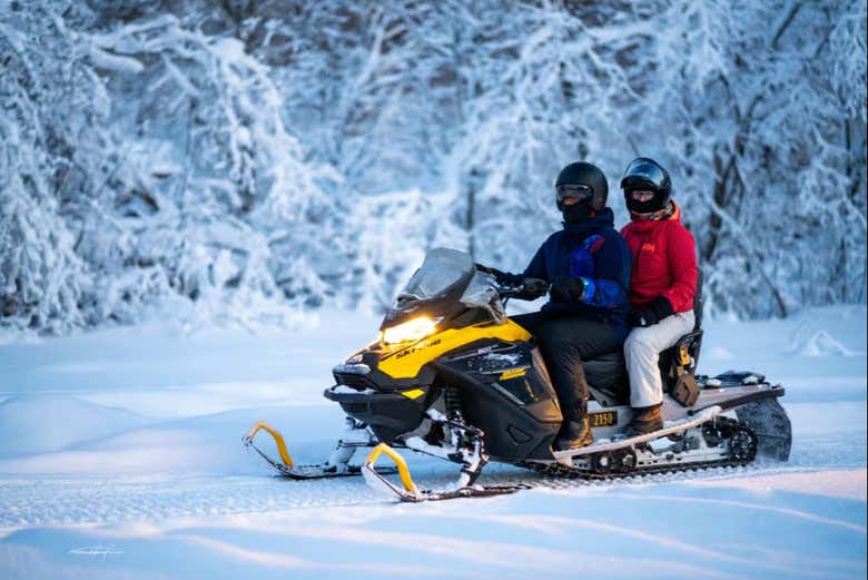 Sentid la velocidad cruzando los valles nevados de Tromsø