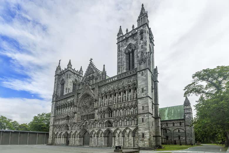 Admire the stunning Nidaros Cathedral
