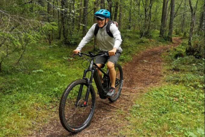 Ruta en bici por los senderos del bosque de Voss