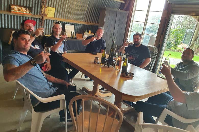 Enjoy wine tasting with your friends