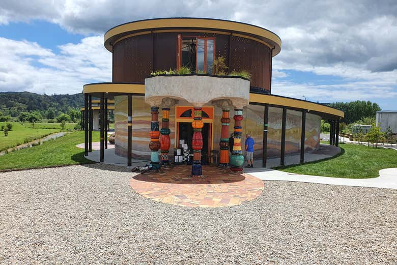 Hundertwasser near Pahia