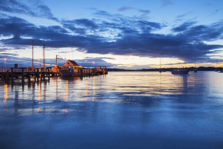 Le port de Russell au coucher de soleil