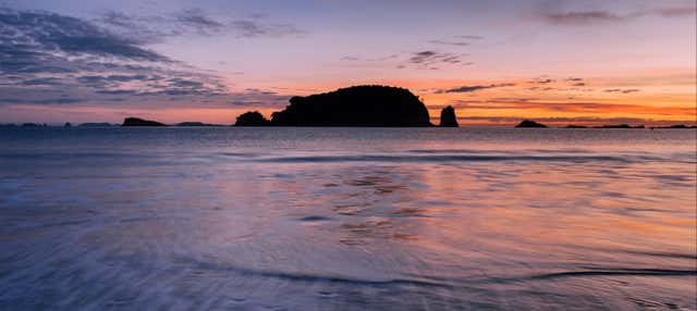Paseo en catamarán al atardecer