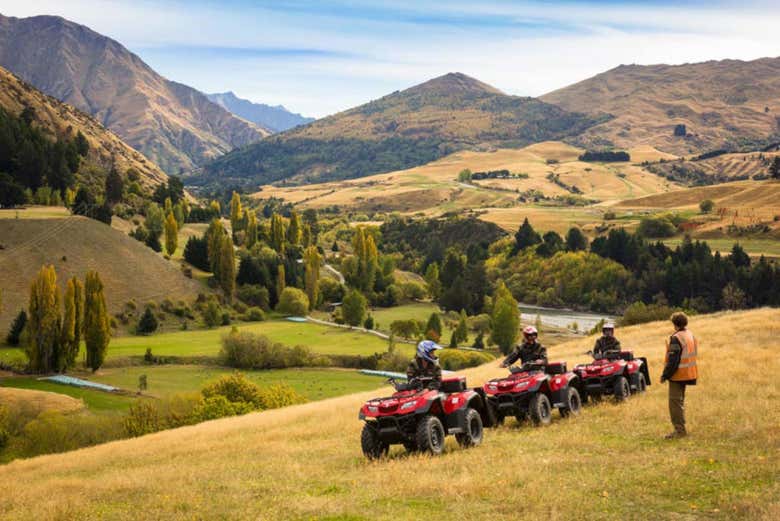 Conduciremos por los impresionantes paisajes de Queenstown