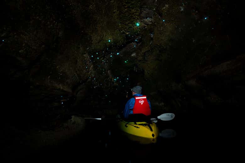 Balade en kayak dans la grotte Glow Worm