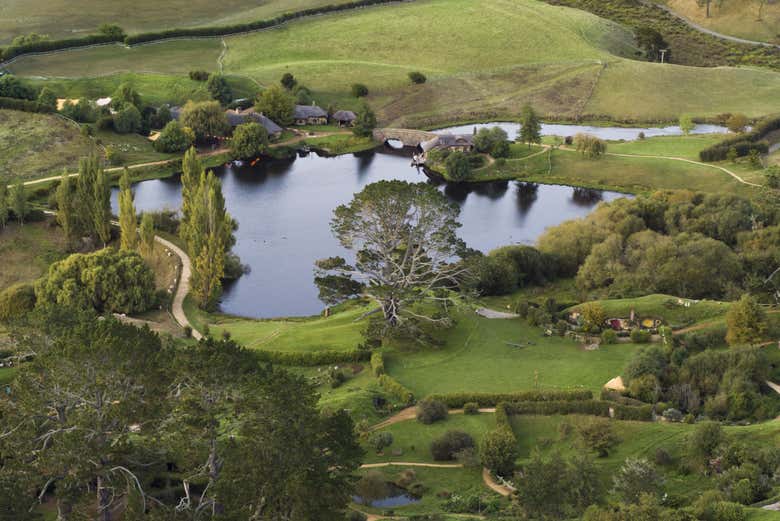 Dive into the universe of The Lord of The Rings