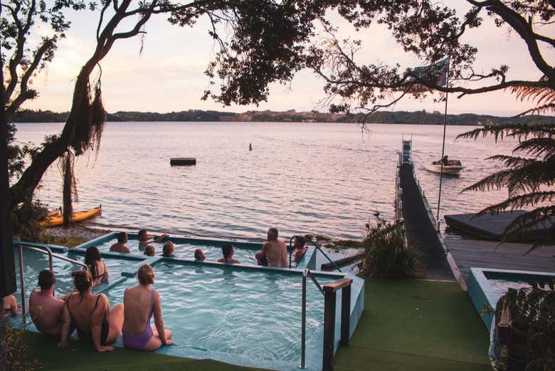 A paisagem vista das águas termais