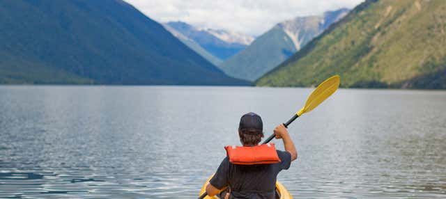 Lake Rotoiti Kayak Tour + Geothermal Pools