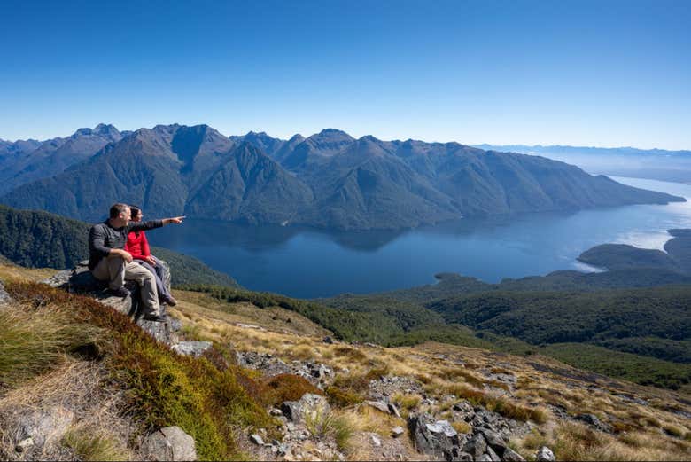 Admirando el brazo sur del lago Te Anau