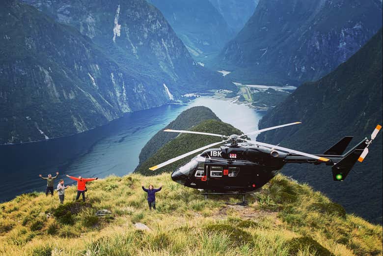 Conquistando las montañas Kepler en helicóptero