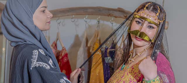 Aluguel de traje tradicional omani em Khasab