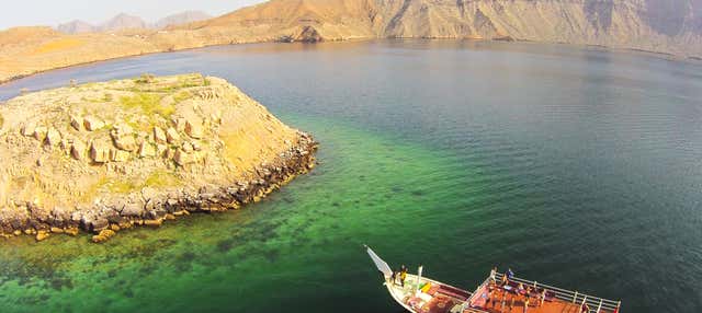 Crucero en dhow con comida por los fiordos de Musandam