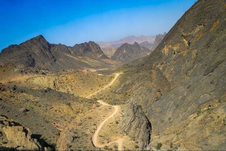 Conduciremos por caminos de tierra 