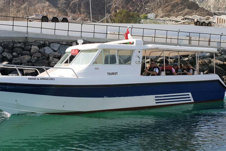 Bateau dans la baie de Mascate