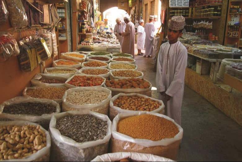 Posto com especiaria no souk de Seeb