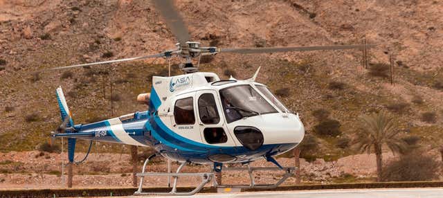 Passeio privado de helicóptero por Mascate