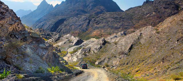 Wadi Bani Awf & Snake Canyon Off-Roading Tour