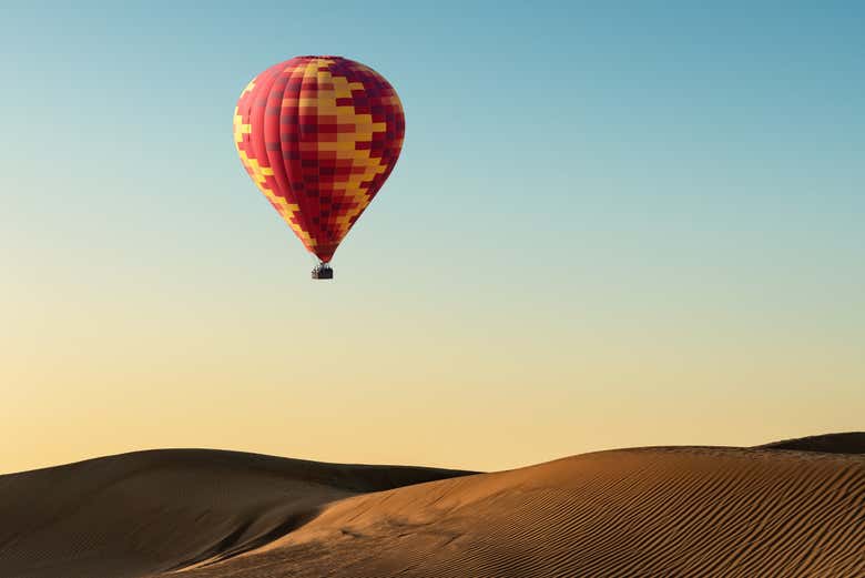 Volando sobre el desierto de Wahiba Sands