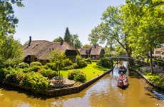 Giethoorn Day Trip