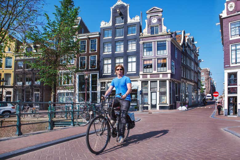 Traversez Amsterdam à vélo !
