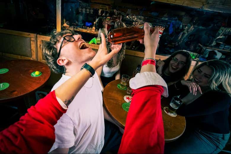 Disfrutando del Pub Crawl por Ámsterdam