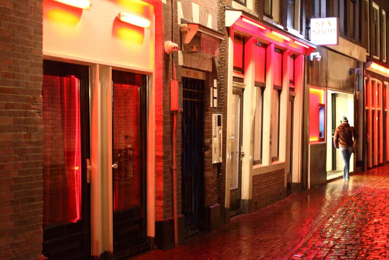 Una de las calles del Barrio Rojo de Ámsterdam