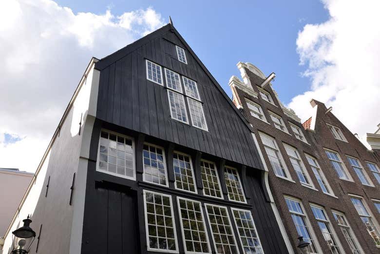 Fachada de la casa más antigua de Ámsterdam
