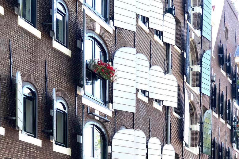 Contemplez l'architecture d'Amsterdam