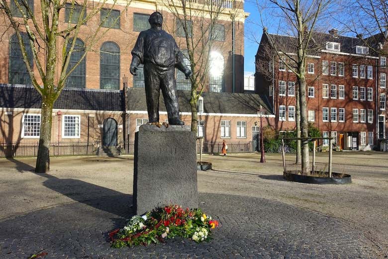 Learn about the 1941 strike at the Dokwerker