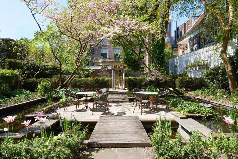 See the museum's garden