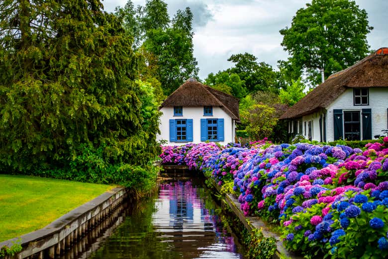Uno dei canali di Giethoorn 