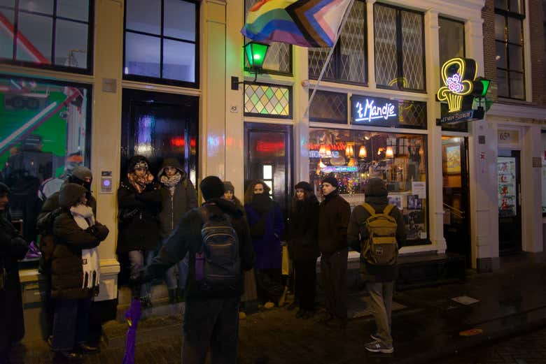 Disfrutando del recorrido por el Barrio Rojo