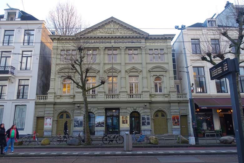 Dive into the history of Hollandse Schouwburg