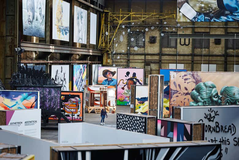Obras de arte urbano en la nave principal del STRAAT