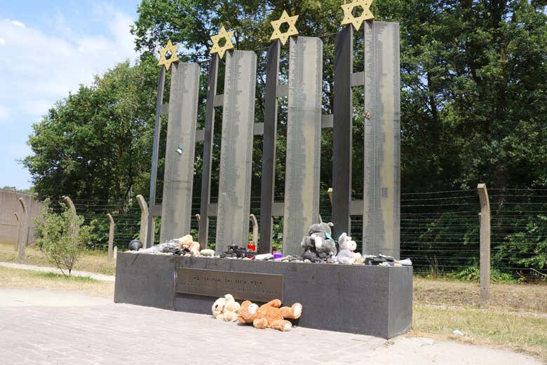 herzogenbusch concentration camp tour