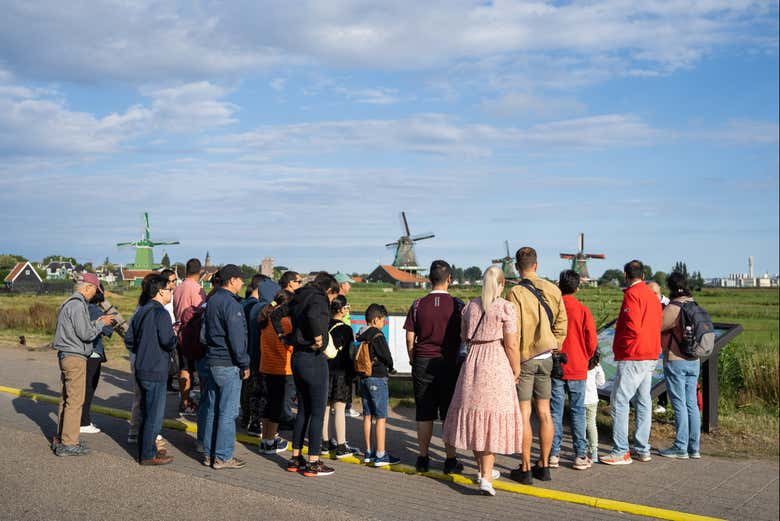 Durante el tour por Zaanse Schans contemplando los molinos