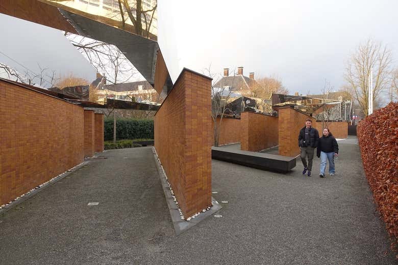 Visit the National Holocaust Names Monument