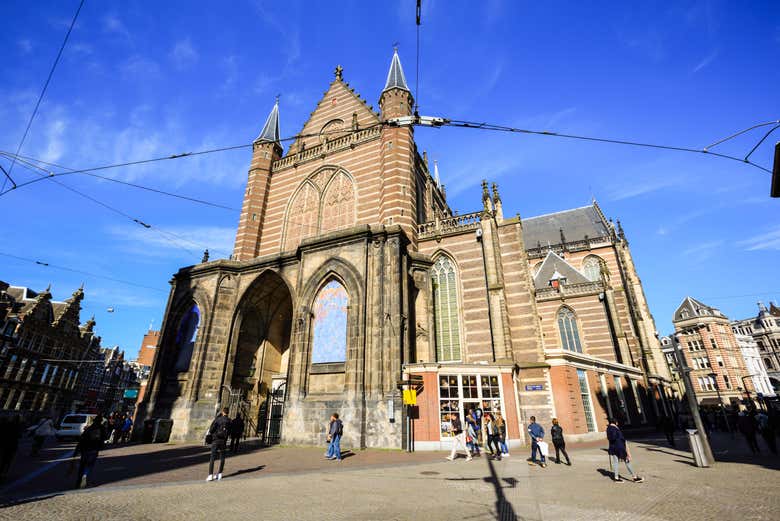 Vistas de Nieuwe Kerk desde la Plaza Dam