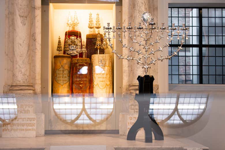 Exhibición dentro del Museo Judío en Ámsterdam