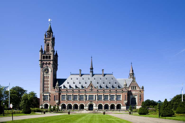 El emblemático Palacio de la Paz en La Haya