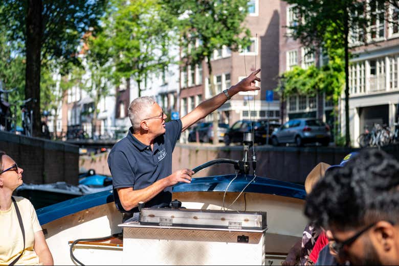 Le pilote du bateau sera le guide